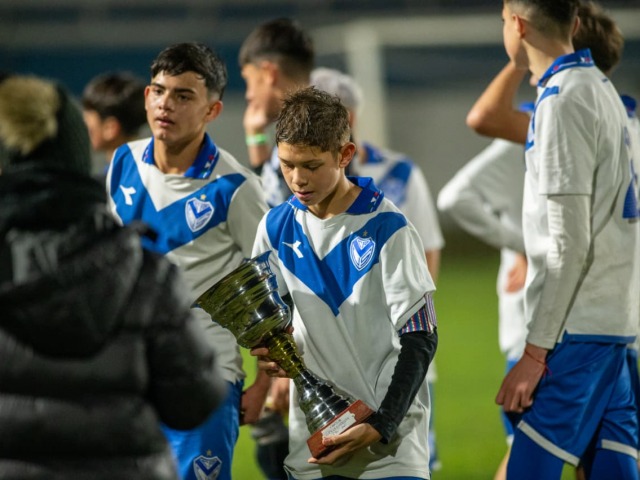 V�lez gan� la Copa Estrellita, tras golear en la final a Boca